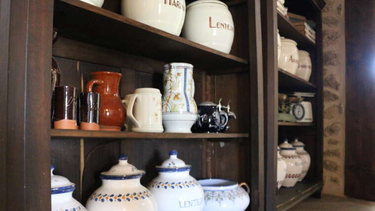 Detalle de la vajilla en La Casona de Cabanzón
