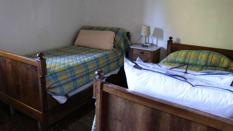 Habitación con dos camas individuales en La Casona de Cabanzón